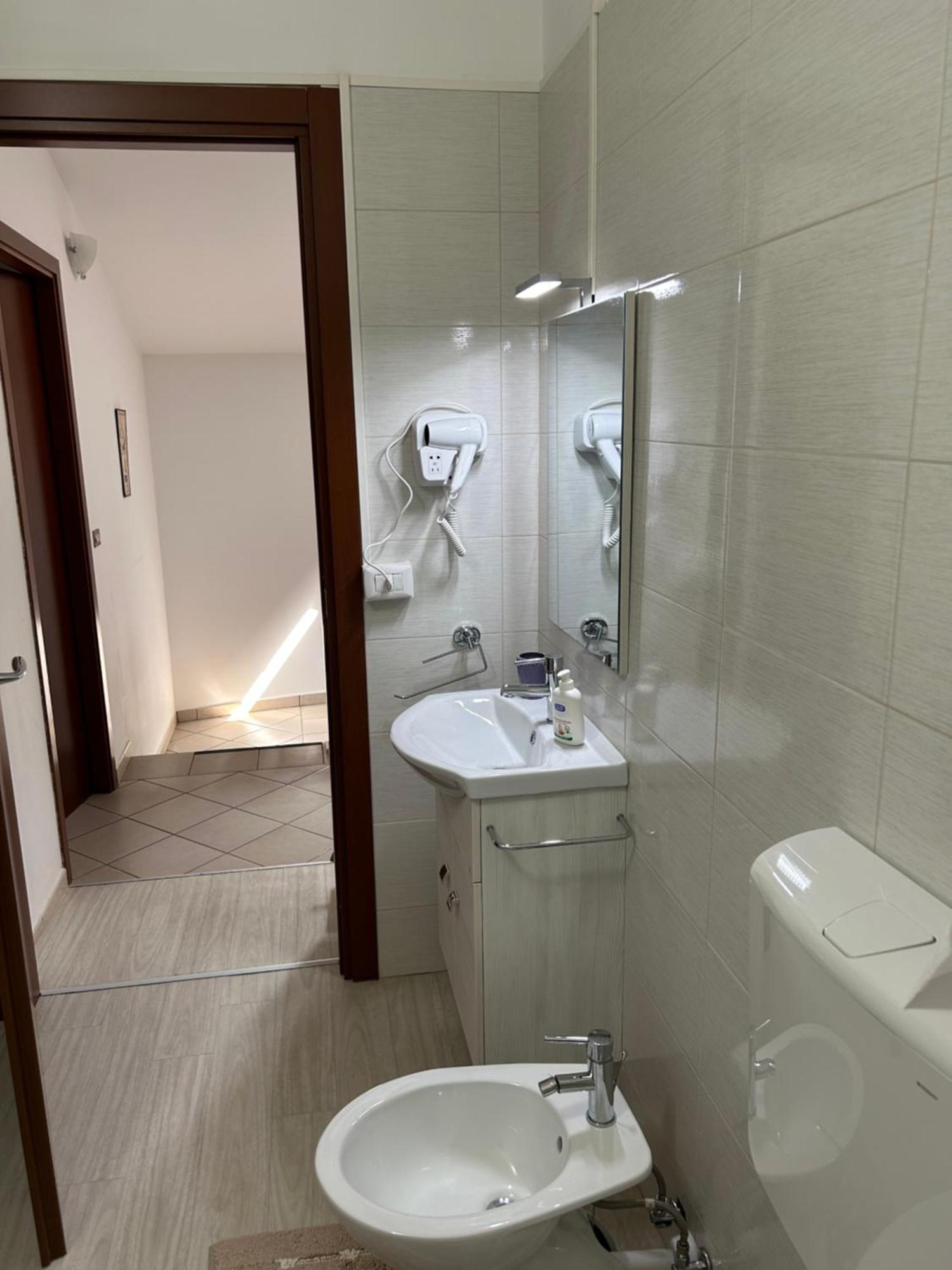 B&B Caselle Caselle Torinese Buitenkant foto